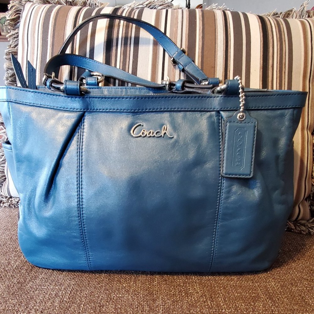 EUC Coach East West Leather Tote